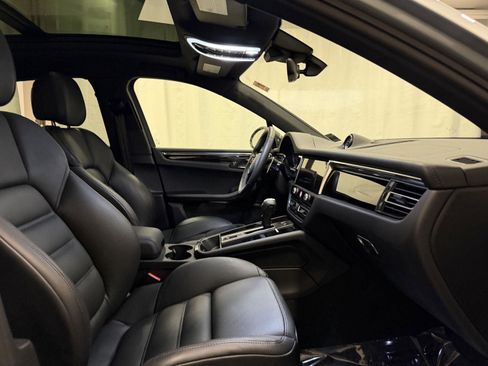 Used 2025 Porsche Macan Turbo image 16