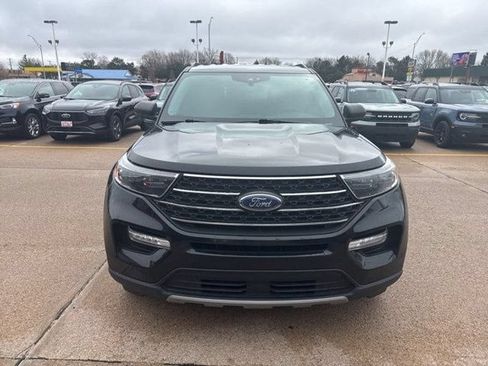 Used 2023 Ford Explorer XLT w/ Equipment Group 202A AWD/4WD image 2