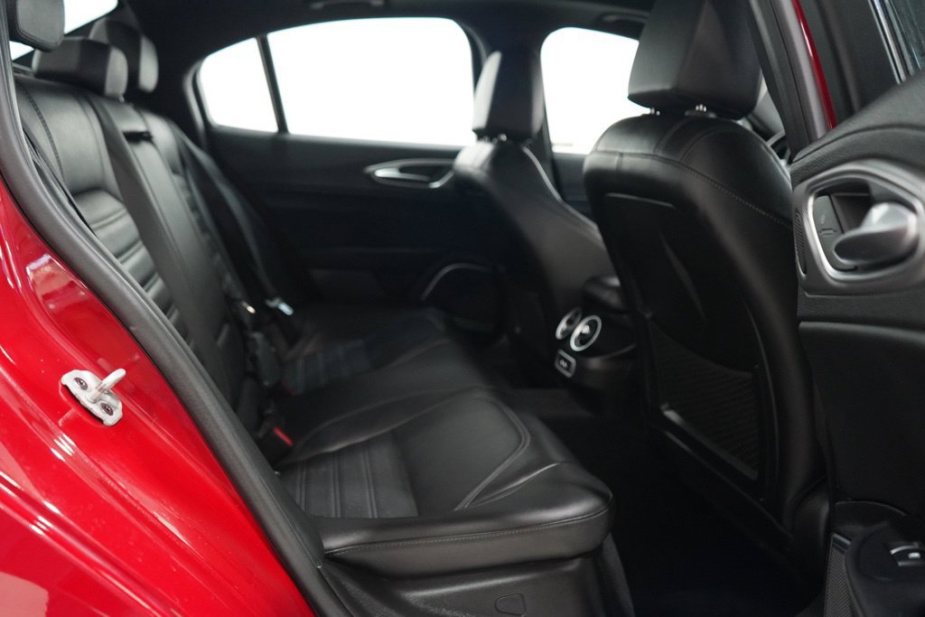Used 2022 Alfa Romeo Giulia Veloce RWD image 32