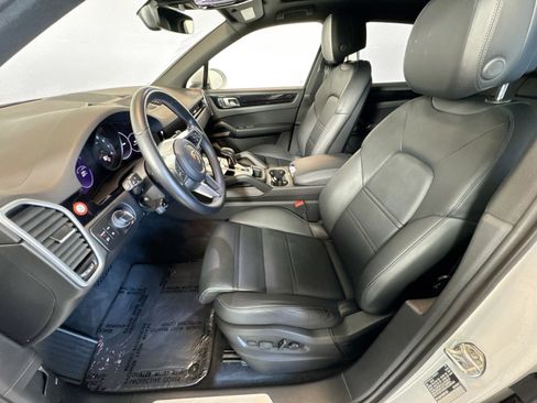 Certified 2022 Porsche Cayenne image 5