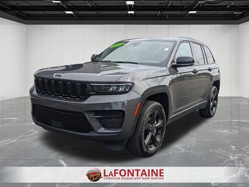 Used 2024 Jeep Grand Cherokee Altitude AWD/4WD image 1