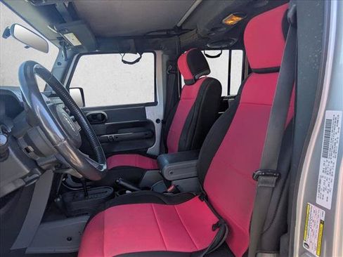 Used 2010 Jeep Wrangler Unlimited Rubicon AWD/4WD image 9