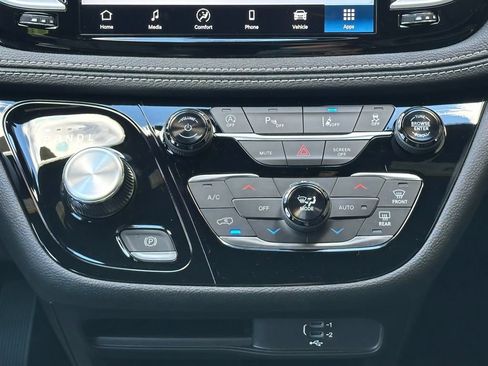 New 2026 Chrysler Pacifica Select FWD image 17