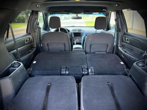 Used 2018 Ford Explorer XLT w/ Equipment Group 201A FWD image 16