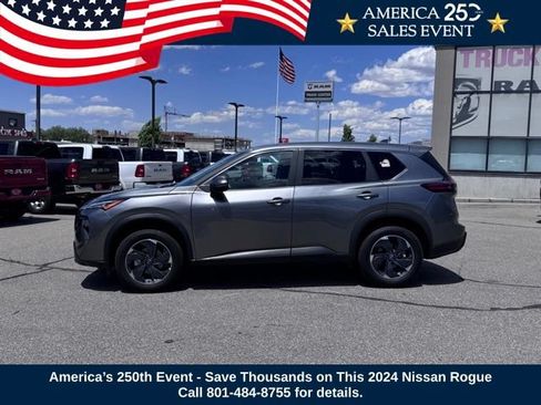 Used 2024 Nissan Rogue SV FWD image 2