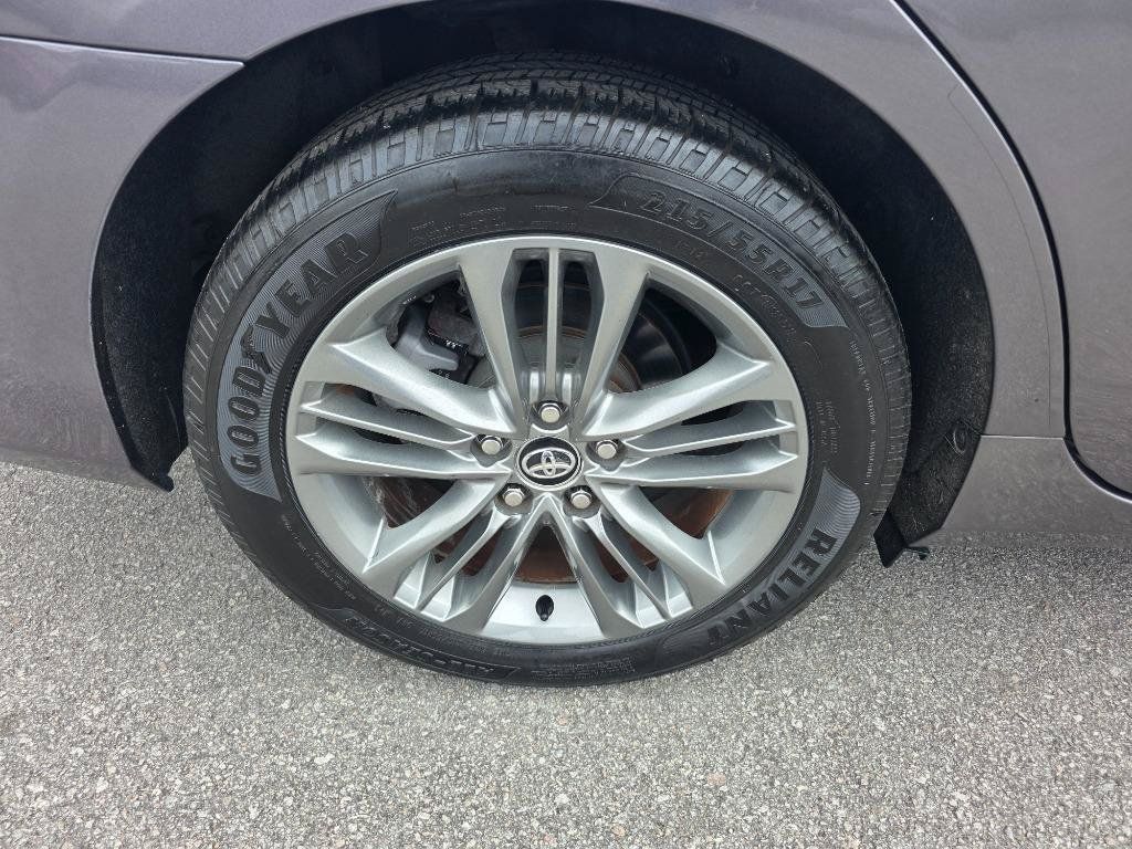 Used 2017 Toyota Camry SE FWD image 18