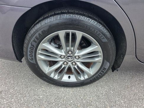Used 2017 Toyota Camry SE image 18