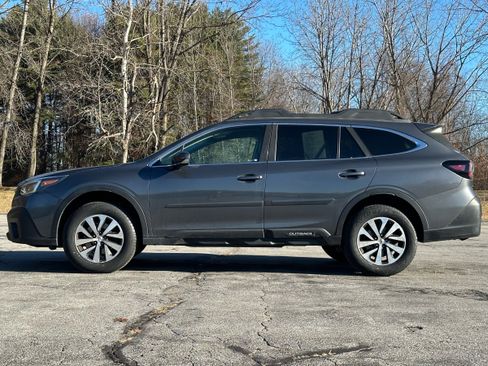 Used 2021 Subaru Outback Premium image 7