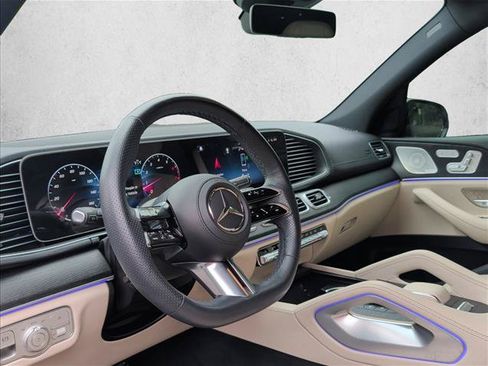 Used 2024 Mercedes-Benz GLS 450 4MATIC image 9