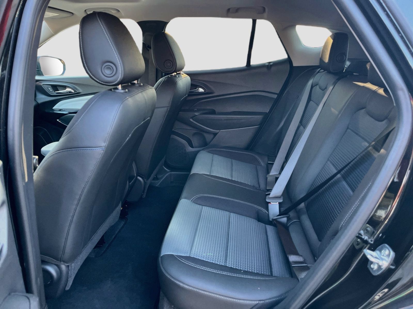 Used 2026 Chevrolet Trax LT w/ Sunroof Package FWD image 25
