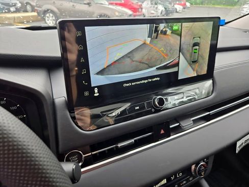 New 2025 Mitsubishi Outlander SE image 32