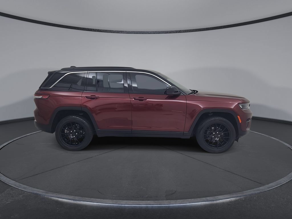 Used 2023 Jeep Grand Cherokee Laredo w/ Luxury Tech Group I AWD/4WD image 19
