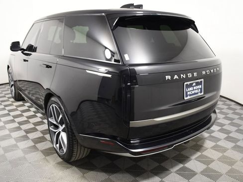 Certified 2025 Land Rover Range Rover SE image 4