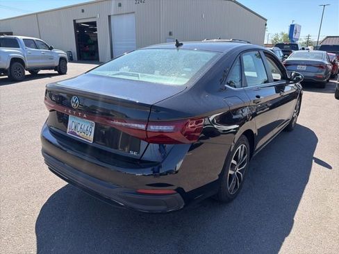 Used 2025 Volkswagen Jetta SE image 2