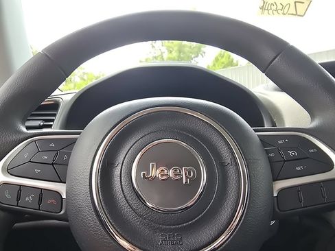 Used 2023 Jeep Renegade Latitude AWD/4WD image 24