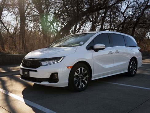 Used 2025 Honda Odyssey Elite image 5