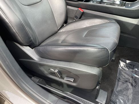 Used 2019 Ford Edge Titanium AWD/4WD image 3
