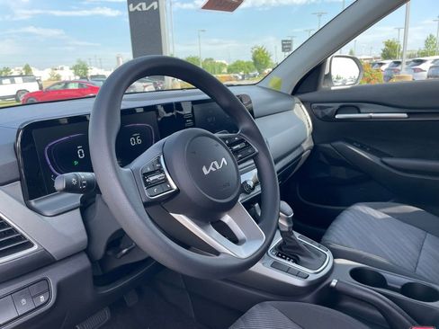 New 2026 Kia Seltos LX FWD image 10