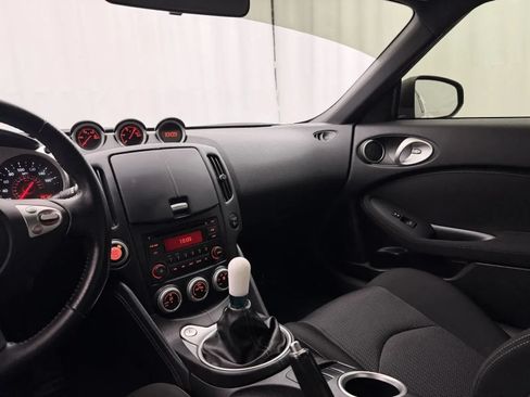 Used 2016 Nissan 370Z Coupe RWD image 17
