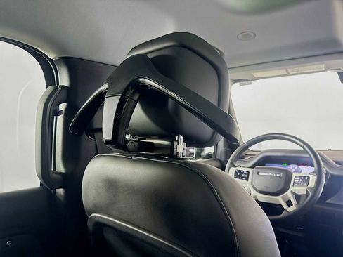 Used 2025 Land Rover Defender 110 S image 34