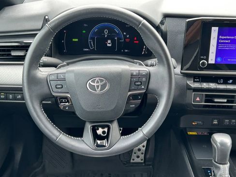 Used 2025 Toyota Camry SE FWD image 39