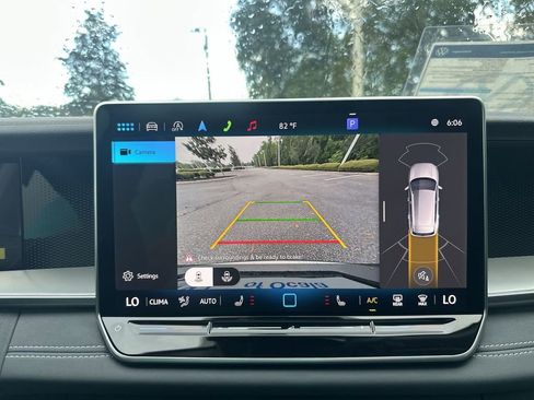 New 2025 Volkswagen Tiguan SE image 17