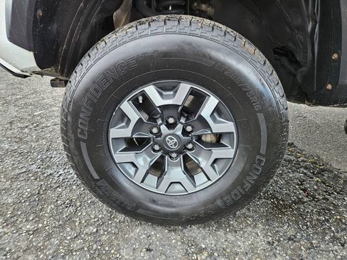 Used 2017 Toyota Tacoma TRD Off-Road w/ Tow Package RWD image 8