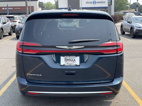 Used 2023 Chrysler Pacifica Touring-L FWD image 6
