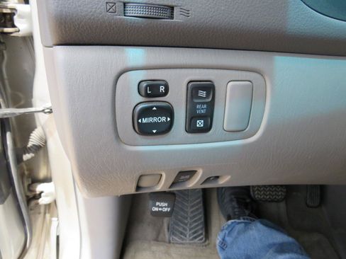 Used 2005 Toyota Sienna LE FWD image 12