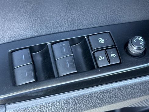 Used 2025 Toyota Camry SE FWD image 11
