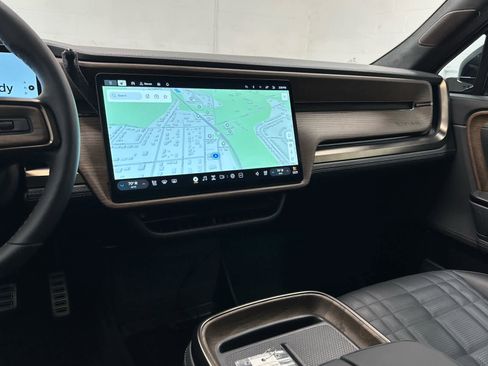 Used 2026 Rivian R1S Premium image 28