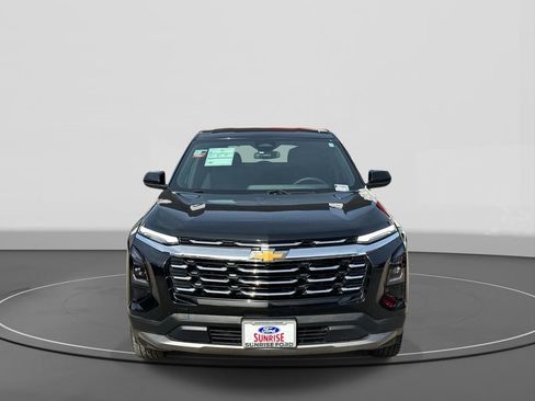 Used 2025 Chevrolet Equinox LT image 3