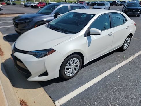 Used 2019 Toyota Corolla LE FWD image 1