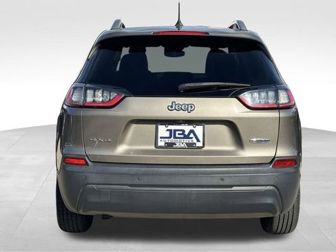 Used 2019 Jeep Cherokee Latitude Plus w/ Comfort/Convenience Group image 26