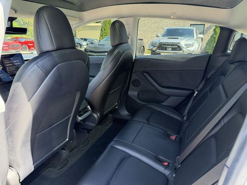 Used 2021 Tesla Model Y Long Range AWD/4WD image 15