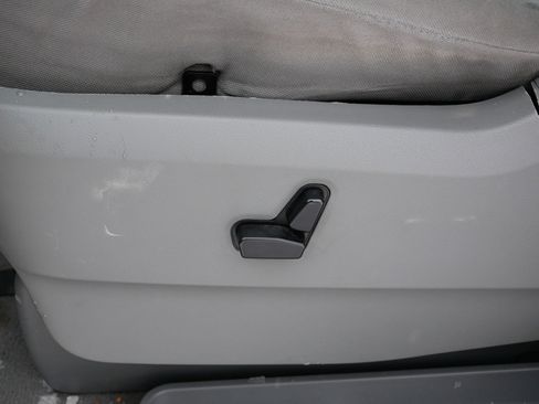 Used 2009 Chrysler Town & Country Touring w/ Heated Seat Group image 19