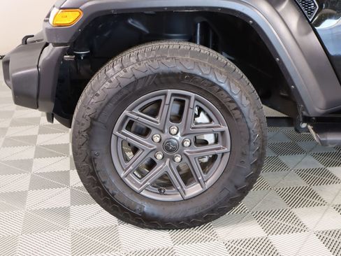 Used 2025 Jeep Wrangler Unlimited Sport AWD/4WD image 17