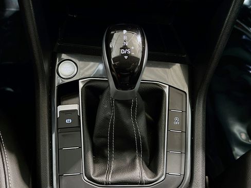 Used 2024 Volkswagen Tiguan SE FWD image 12
