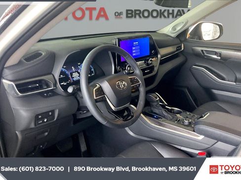 Used 2026 Toyota Highlander Limited AWD/4WD image 14