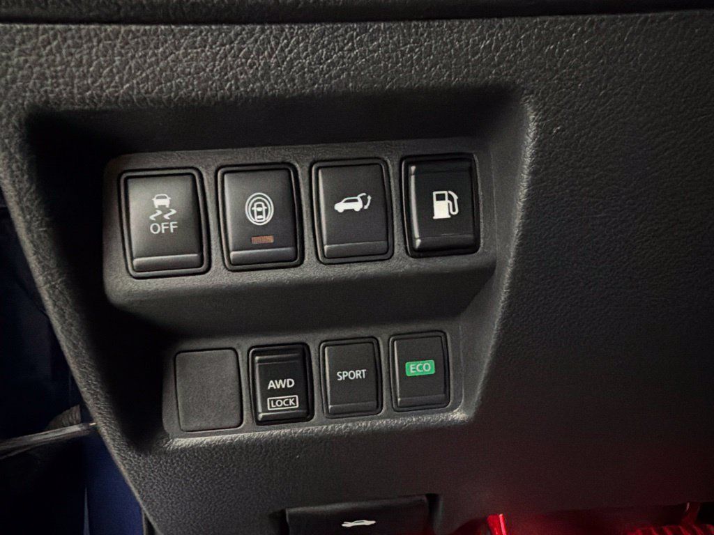 Used 2020 Nissan Rogue SV AWD/4WD image 19
