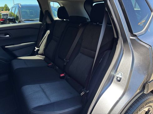 Used 2025 Nissan Rogue SV FWD image 39