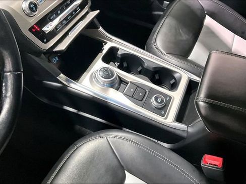 Used 2022 Ford Explorer XLT w/ XLT Sport Appearance Package image 18