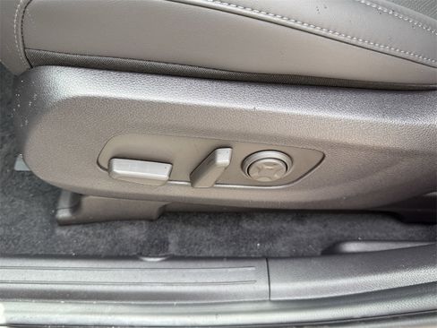 New 2026 Kia Carnival EX image 22