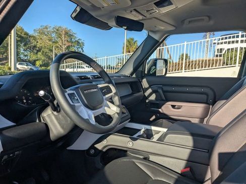 Used 2025 Land Rover Defender 90 S image 12