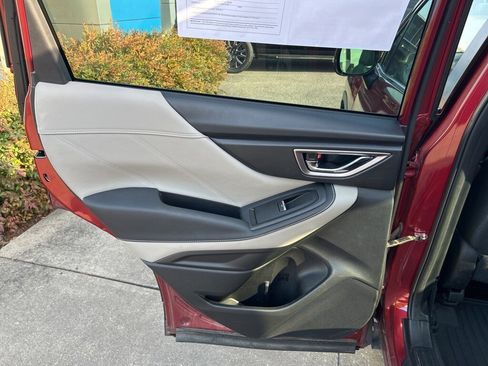 Used 2022 Subaru Forester Limited image 12