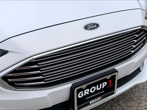 Used 2017 Ford Fusion SE w/ Equipment Group 201A FWD image 29