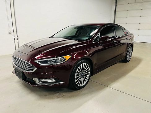 Used 2017 Ford Fusion SE w/ Fusion SE Technology Package image 2