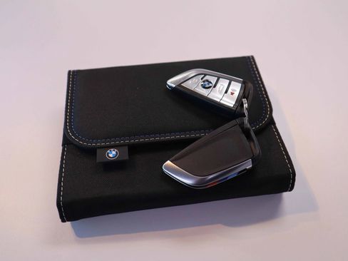 Used 2023 BMW X5 M50i w/ Executive Package image 39