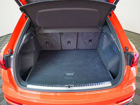 Used 2022 Audi Q3 2.0T Premium w/ Black Optic Sport Package image 9