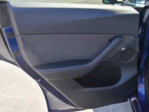 Used 2023 Tesla Model Y Long Range AWD/4WD image 32